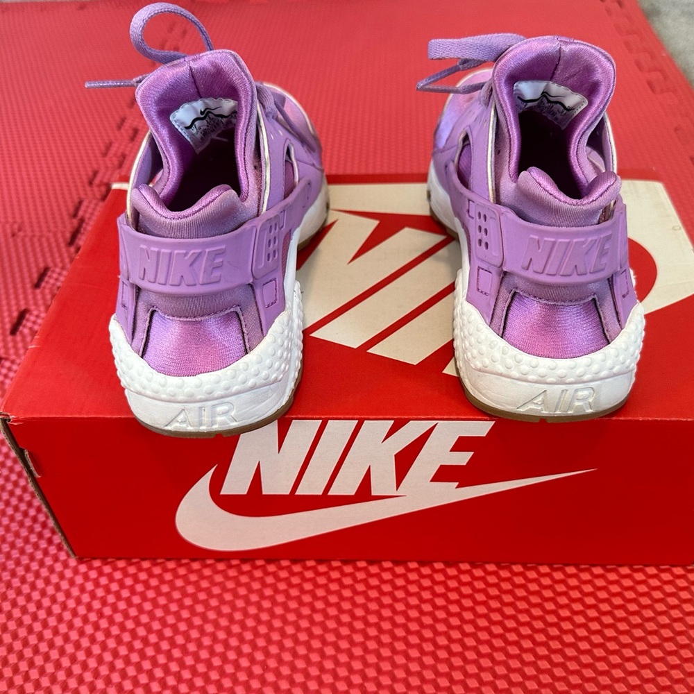 Nike Air Huarache Shoes in Size 7 Women - Picture 4 of 6